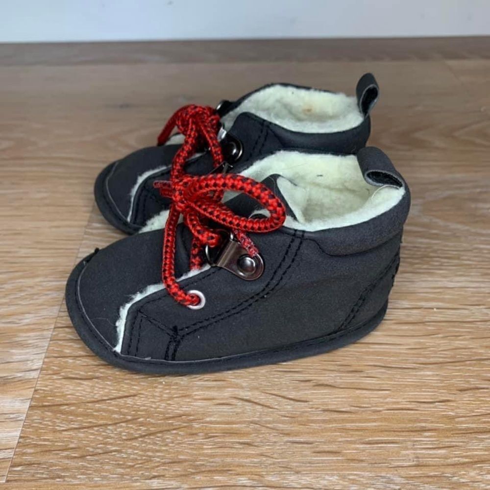 Carter’s 0-3 Months Fall/Winter Baby Boy Black Boots - Picture 2 of 9